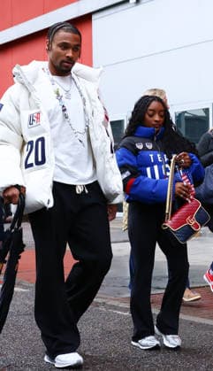 February 14, 2026, Rho, Lombardy, Italy: US legendary gymnast SIMONE BILES and her husband JONATHAN OWENS walk towards the Milano Speed skating, Eisschnelllauf arena to attend the Men s 500m of the Speed Skating at the Milano Cortina 2026 Winter Olympic Games, Olympische Spiele, Olympia, OS Olympics 2026: Milano Cortina: Speed Skating  - ZUMAc179 20260214_oly_c179_004 Copyright: xMickaelxChavetx
