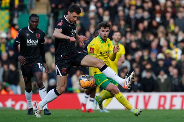 Norwich City v West Bromwich Albion Emirates FA Cup Krystian Bielik of West Bromwich Albion and Mathias Kvistgaarden of Norwich in action during the Emirates FA Cup Fourth Round match at Carrow Road, Norwich 14 02 2026 Commissioned for use in Newsquest Norfolk titles only. All other titles fees apply. UK Newspapers OUT Copyright: xPaulxChestertonx FIL-22967-0094