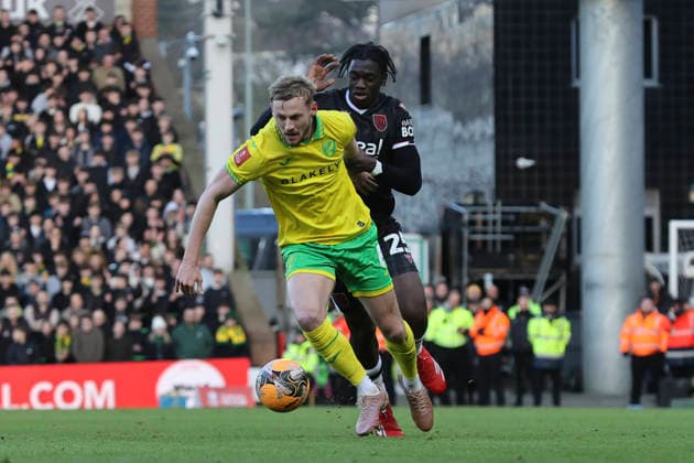 Norwich City v West Bromwich Albion Emirates FA Cup Harry Darling of Norwich and Hindolo Mustapha of West Bromwich Albion in action during the Emirates FA Cup Fourth Round match at Carrow Road, Norwich 14 02 2026 Commissioned for use in Newsquest Norfolk titles only. All other titles fees apply. UK Newspapers OUT Copyright: xPaulxChestertonx FIL-22967-0104