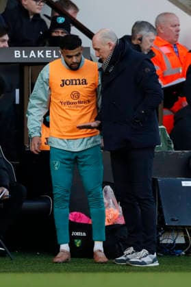 Norwich City v West Bromwich Albion Emirates FA Cup Norwich Head Coach Philippe Clement gives instructions to Anis Ben Slimane of Norwich during the Emirates FA Cup Fourth Round match at Carrow Road, Norwich 14 02 2026 Commissioned for use in Newsquest Norfolk titles only. All other titles fees apply. UK Newspapers OUT Copyright: xPaulxChestertonx FIL-22967-0105
