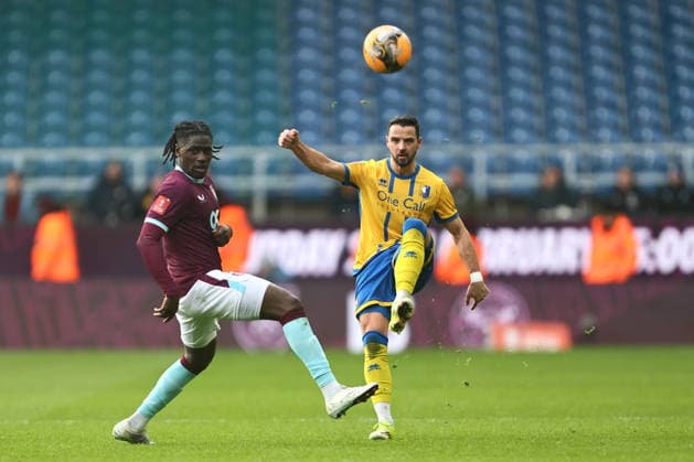 Stephen McLaughlin of Mansfield Town Burnley v Mansfield Town, Emirates FA Cup, Fourth Round, Football, Turf Moor, Burnley, UK - 14 Feb 2026Burnley Turf Moor United Kingdom EDITORIAL USE ONLY No use with unauthorised audio, video, data, fixture lists, club league logos or live services. Online in-match use limited to 120 images, no video emulation. No use in betting, games or single club league player publications. Copyright: xPhilxOldham Shutterstockx 16608267ag