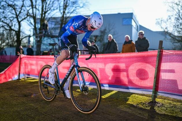 Italian Stefano Viezzi pictured in action during the elite men race of the Waaslandcross cyclocross cycling event, Saturday 14 February 2026 in Sint-Niklaas, the seventh and last race of the Exact Cross competition. DAVIDxPINTENS  x163408980x