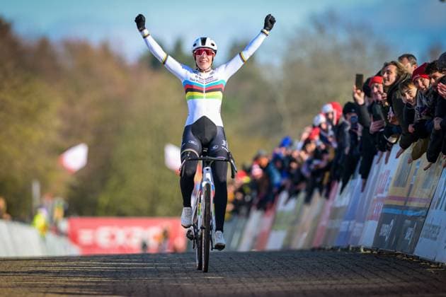 Dutch Lucinda Brand celebrates as she crosses the finish line to win the elite women race of the Waaslandcross cyclocross cycling event, Saturday 14 February 2026 in Sint-Niklaas, the seventh and last race of the Exact Cross competition. DAVIDxPINTENS  x163409750x