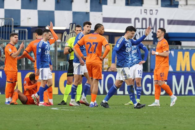Como™s Alvaro Morata red card during the Serie A soccer match between Como and Fiorentina at the Giuseppe Sinigaglia stadium in Como, north Italy - February 14, 2026 - Soccer.  Copyright: xAntonioxSaia LaPressex