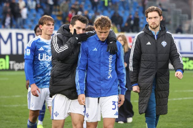 Como s players disappointment during the Serie A soccer match between Como and Fiorentina at the Giuseppe Sinigaglia stadium in Como, north Italy - February 14, 2026 - Soccer.  Copyright: xAntonioxSaia LaPressex