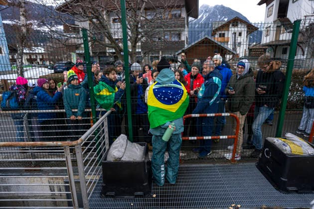 Winter Olympics Milan Corina 2026 Olympics 2026 Bormio, Italy 20260214. Lucas Pinheiro Braathen from Brazil talks to fans after winning Olympic Gold in the men s alpine giant slalom during the Winter Olympics in Milano Cortina 2026. Photo: Cornelius Poppe NTB Bormio Italy EDITORIAL USE ONLY. RESTRICTED USE FOR BETTING COMPANIES Ref:_SPOaYgYPEvMuBA.jpg *** Winter Olympics Milan Corina 2026 Olympics 2026 Bormio, Italy 20260214 Lucas Pinheiro Braathen from Brazil talks to fans after winning Olympic Gold in the men s alpine giant slalom during the Winter Olympics in Milano Cortina 2026 Photo Cornelius Poppe NTB Bormio Italy EDITORIAL USE ONLY RESTRICTED USE FOR BETTING COMPANIES  Copyright: xCorneliusxPoppex xNTBx