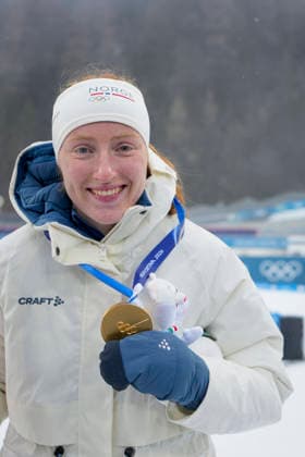 Winter Olympics in Milan Cortina 2026 Anterselva, Italy 20260214. Maren Kirkeeide from Norway with gold medal after 7.5 km sprint women in biathlon during the Winter Olympics in Milano Cortina 2026. Photo: Heiko Junge NTB Anterselva Italy EDITORIAL USE ONLY. RESTRICTED USE FOR BETTING COMPANIES Ref:_SPOQBr54aBi0ec.jpg *** Winter Olympics in Milan Cortina 2026 Anterselva, Italy 20260214 Maren Kirkeeide from Norway with gold medal after 7 5 km sprint women in biathlon during the Winter Olympics in Milano Cortina 2026 Photo Heiko Junge NTB Anterselva Italy EDITORIAL USE ONLY RESTRICTED USE FOR BETTING COMPANIES  Copyright: xHeikoxJungex xNTBx
