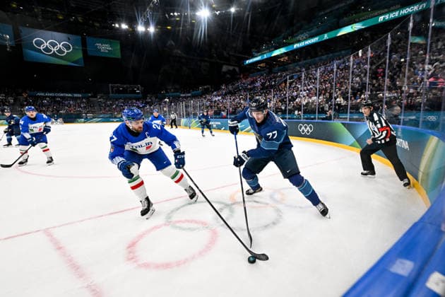 14 02 2026, Milano, Santa Giulia Ice hockey, Eishockey Arena, Winter Olympics: Finland - Italy (Ice Hockey), Niko Mikkola of Finland in action against Thomas Larkin of Italy Milano Santa Giulia Ice Hockey Arena Lombardy Italy *** 14 02 2026, Milano, Santa Giulia Ice Hockey Arena, Winter Olympics Finland Italy Ice Hockey , Niko Mikkola of Finland in action against Thomas Larkin of Italy Milano Santa Giulia Ice Hockey Arena Lombardy Italy Copyright: xJustPictures.ch AndreaxBrancax jp-en-AnBr-AB-DSC_257514022026