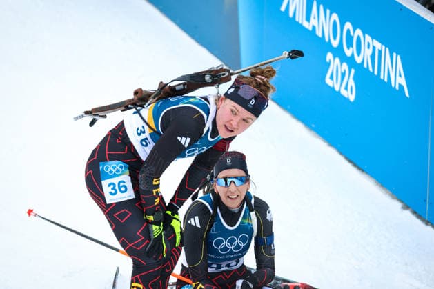 Antholz, Italien 14. Februar 2026: Biathlon Sprint Frauen 7,5 km - Olympia 2026 Im Bild: v.li. Selina Grotian (GER) und Franziska Preuss (GER) im Zielbereich. Anterselva Biathlon Arena *** Antholz, Italy 14 February 2026 Biathlon Sprint Women 7.5 km Olympia 2026 In the picture from left Selina Grotian GER and Franziska Preuss GER in the finish area Anterselva Biathlon Arena Copyright: xFotostandx xHettichx