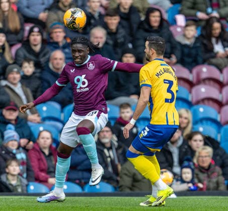 Burnley v Mansfield Town Emirates FA Cup Loum Tchaouna of Burnley battles for the header with Stephen McLaughlin of Mansfield Town during the Emirates FA Cup Fourth Round match at Turf Moor, Burnley 14 02 2026 UK Newspapers OUT Copyright: xJamesxHarrisonx FIL-22978-0018