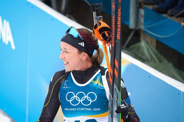 Antholz, Italien 14. Februar 2026: Biathlon Sprint Frauen 7,5 km - Olympia 2026 Im Bild: Franziska Preuss (GER) lächelnd im Zielbereich. Anterselva Biathlon Arena *** Antholz, Italy 14 February 2026 Biathlon Sprint Women 7.5 km Olympia 2026 In the picture Franziska Preuss GER smiling in the finish area Anterselva Biathlon Arena Copyright: xFotostandx xHettichx