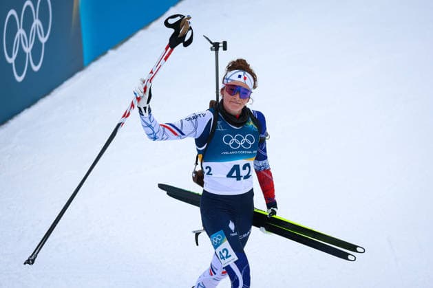 Antholz, Italien 14. Februar 2026: Biathlon Sprint Frauen 7,5 km - Olympia 2026 Im Bild: Lou Jeanmonnot (FRA) im Zielbereich. Anterselva Biathlon Arena *** Antholz, Italy 14 February 2026 Biathlon Sprint Women 7.5 km Olympia 2026 In the picture Lou Jeanmonnot FRA in the finish area Anterselva Biathlon Arena Copyright: xFotostandx xHettichx