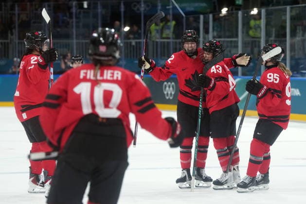 February 14, 2026, Milan, ITALY: Canada s Claire Thompson (42) celebrates her goal with teammates Sophie Jaques (2), Sarah Fillier (10), Kristin O Neill (43) and Daryl Watts (95) during the first period of a women s hockey quarterfinal game against Germany at the 2026 Winter Olympics, in Milan, Saturday, Feb. 14, 2026. Canada News - February 14, 2026  - ZUMAc35_ 20260214_zaf_c35_022 Copyright: xDarrylxDyckx