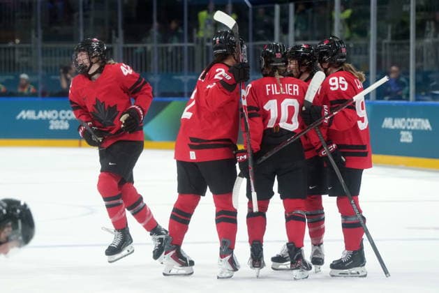 February 14, 2026, Milan, ITALY: Canada s Claire Thompson (42) celebrates her goal with teammates Sophie Jaques (2), Sarah Fillier (10), Kristin O Neill (43) and Daryl Watts (95) during the first period of a women s hockey quarterfinal game against Germany at the 2026 Winter Olympics, in Milan, Saturday, Feb. 14, 2026. Canada News - February 14, 2026  - ZUMAc35_ 20260214_zaf_c35_025 Copyright: xDarrylxDyckx