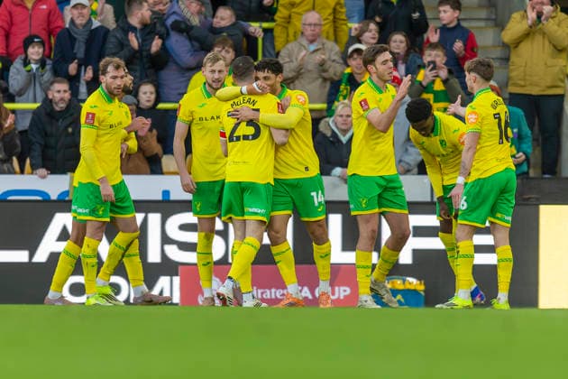 Norwich City v West Bromwich Albion - Emirates FA Cup Fourth Round Ben Chrisene of Norwich City celebrates scoring his team s second goal with teammates during the Emirates FA Cup match between Norwich City and West Bromwich Albion at Carrow Road in Norwich, England, on February 14, 2026. Norwich Norfolk United Kingdom  Copyright: xMIxNewsx originalFilename:fletcher-norwichc260214_npfl4.jpg