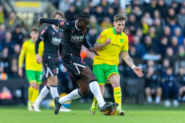 Norwich City v West Bromwich Albion - Emirates FA Cup Fourth Round Jacob Wright of Norwich City and Ousmane Diakite of West Bromwich Albion battle for the ball during the Emirates FA Cup match between Norwich City and West Bromwich Albion at Carrow Road in Norwich, on February 14, 2026. Norwich Norfolk United Kingdom  Copyright: xMIxNewsx originalFilename:fletcher-norwichc260214_npwpf.jpg