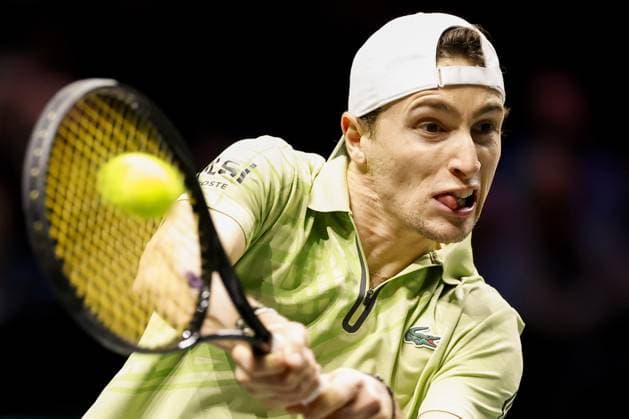 ROTTERDAM - Ugo Humbert (France) in action against Alex de Minaur (Australia) during the quarterfinals on the fifth day of the ABN AMRO tennis tournament in Ahoy Rotterdam. BAS CZERWINSKI ANP xVIxANPxSportx xxANPxIVx 550684295 originalFilename: 550684295.jpg