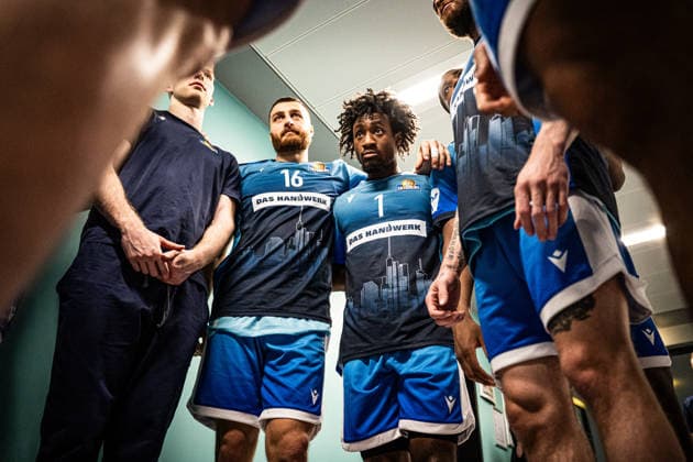 14 02 2026, xhfmx, Basketball easyCredit BBL Bundesliga, Frankfurt Skyliners Braunschweig Löwen Teamkreis Skyliners vor dem Warm Up DFL DFB REGULATIONS PROHIBIT ANY USE OF PHOTOGRAPHS as IMAGE SEQUENCES and or QUASI VIDEO Frankfurt am Main