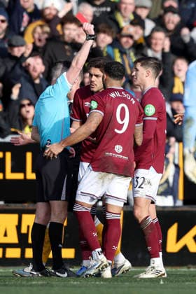 Burton Albion v West Ham United - Emirates FA Cup Fourth Round Freddie Potts of West Ham United is shown a Red card and sent off by referee Lewis Smith during the Emirates FA Cup Fourth Round match between Burton Albion and West Ham United on February 14, 2026 in Burton-upon-Trent, England. WARNING! This Photograph May Only Be Used For Newspaper And Or Magazine Editorial Purposes. May Not Be Used For Publications Involving 1 player, 1 Club Or 1 Competition Without Written Authorisation From Football DataCo Ltd. For Any Queries, Please Contact Football DataCo Ltd on +44 (0) 207 864 9121 Burton-upon-Trent Pirelli Stadium England United Kingdom Copyright: xAllstarxPicturexLibraryxLtdx