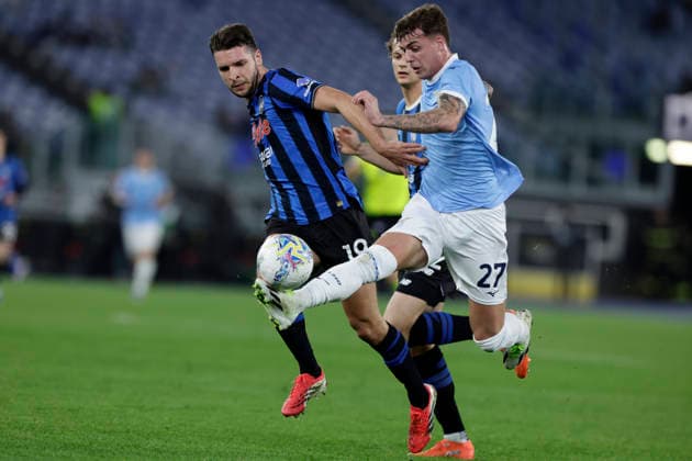 Serie A football match SS Lazio vs Atalanta BC Atalanta s Albanian defender Berat Djimsiti challenges for the ball with lazio™s Italian forward Daniel Maldini during the Serie A football match SS Lazio vs Atalanta BC at Olimpico Stadium on February 14, 2026, in Rome. _BPH0944 Copyright: xAntonioxBalascox