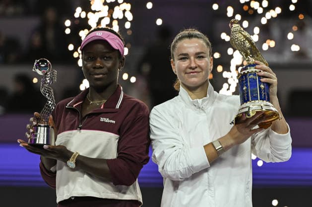 Qatar TotalEnergies Open 2026 - Singles Final DOHA, QATAR FEBRUARY 14: Karolina Muchova of the Czech Republic holds the Golden Falcon trophy after defeating Victoria Mboko of Canada, who receives the runner-up trophy, 6 4, 7 5 in the singles final on Day Seven of the Qatar TotalEnergies Open, part of the Hologic WTA, Tennis Damen Tour, at the Khalifa International Tennis and Squash Complex on February 14, 2026 in Doha, Qatar. Doha Qatar  Copyright: xArturxWidakx originalFilename:widak-qatartot260214_npFqC.jpg