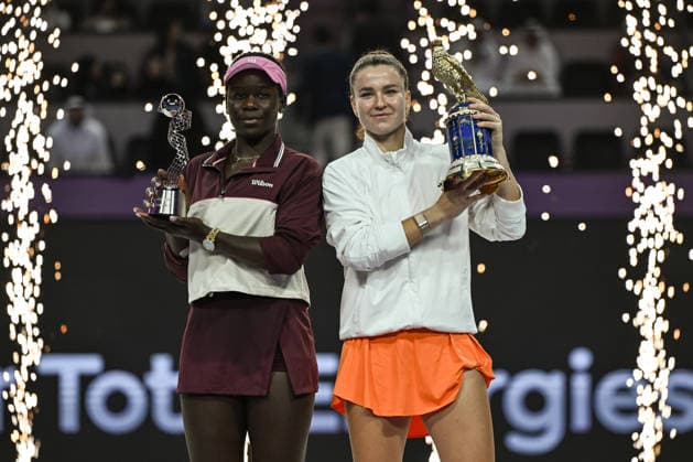 Qatar TotalEnergies Open 2026 - Singles Final DOHA, QATAR FEBRUARY 14: Karolina Muchova of the Czech Republic holds the Golden Falcon trophy after defeating Victoria Mboko of Canada, who receives the runner-up trophy, 6 4, 7 5 in the singles final on Day Seven of the Qatar TotalEnergies Open, part of the Hologic WTA, Tennis Damen Tour, at the Khalifa International Tennis and Squash Complex on February 14, 2026 in Doha, Qatar. Doha Qatar  Copyright: xArturxWidakx originalFilename:widak-qatartot260214_npjX3.jpg