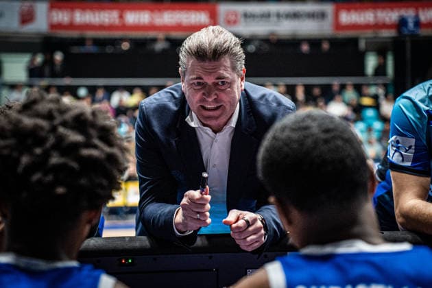 14 02 2026, xhfmx, Basketball easyCredit BBL Bundesliga, Frankfurt Skyliners Braunschweig Löwen Klaus Perwas Trainer Skyliners Frankfurt DFL DFB REGULATIONS PROHIBIT ANY USE OF PHOTOGRAPHS as IMAGE SEQUENCES and or QUASI VIDEO Frankfurt am Main