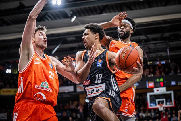 1 Basketball Bundesliga, easyCredit BBL, Season 2025 2026, Men, Main round, 20 Matchday, 14 02 2026, RASTA Vechta ratiopharm Ulm Mark Smith 13 ratiopharm ulm in action Vechta RASTA Dome Lower Saxony Germany
