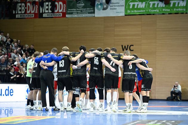 The teams before the kick-off HC Elbflorenz 2006 vs HBW Balingen Weilstetten, 2 Handball Bundesliga Men, Season 2025 2026, 14 02 2026 HC Elbflorenz 2006 vs HBW Balingen Weilstetten, 2 Handball Bundesliga Men, Season 2025 2026, 14 02 2026 Dresden Copyright: xEibner-Pressefoto xHoepnerx EP_PHR