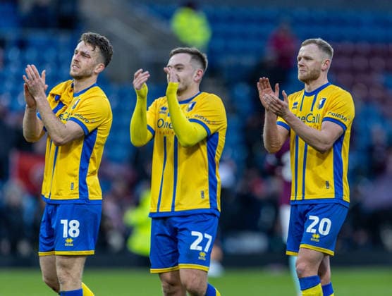 Burnley v Mansfield Town Emirates FA Cup (Left to right) Rhys Oates, Luke Bolton and Frazer Blake-Tracy of Mansfield Town applauds the fans after the Emirates FA Cup Fourth Round match at Turf Moor, Burnley 14 02 2026 UK Newspapers OUT Copyright: xJamesxHarrisonx FIL-22978-0055