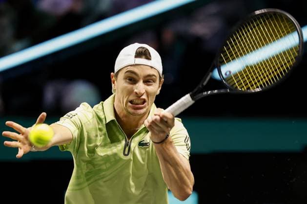 ROTTERDAM - Ugo Humbert (France) in action against Alex de Minaur (Australia) during the quarterfinals on the fifth day of the ABN AMRO tennis tournament in Ahoy Rotterdam. BAS CZERWINSKI ANP netherlands out - belgium out Rotterdam xVIxxIVx 550684323 originalFilename: 550684323.jpg