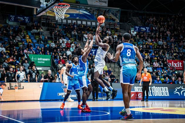 14 02 2026, xhfmx, Basketball easyCredit BBL Bundesliga, Frankfurt Skyliners Braunschweig Löwen v l Nahiem Alleyne Skyliners Frankfurt , Grant Sherfield Basketball Löwen Braunschweig DFL DFB REGULATIONS PROHIBIT ANY USE OF PHOTOGRAPHS as IMAGE SEQUENCES and or QUASI VIDEO Frankfurt am Main