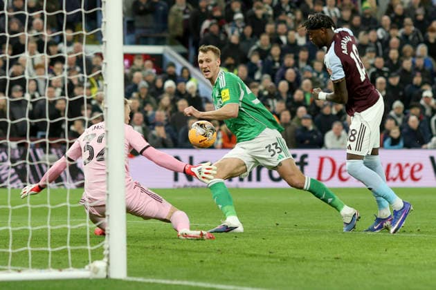 Aston Villa v Newcastle United - Emirates FA Cup Fourth Round Dan Burn of Newcastle United and Aaron Ramsdale, goalkeeper of Newcastle United cant stop Tammy Abraham of Aston Villa scoring 1st goal during the Emirates FA Cup Fourth Round match between Aston Villa and Newcastle United on February 14, 2026 in Birmingham, England. WARNING! This Photograph May Only Be Used For Newspaper And Or Magazine Editorial Purposes. May Not Be Used For Publications Involving 1 player, 1 Club Or 1 Competition Without Written Authorisation From Football DataCo Ltd. For Any Queries, Please Contact Football DataCo Ltd on +44 (0) 207 864 9121 Birmingham Villa Park England United Kingdom Copyright: xAllstarxPicturexLibraryxLtdx