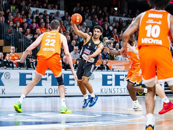 Mark Smith ratiopharm Ulm, 13 passes the ball RASTA Vechta vs ratiopharm Ulm, Basketball, easyCredit Basketball Bundesliga, Matchday 20, Season 2025 2026, 14 02 2026 RASTA Vechta vs ratiopharm Ulm, Basketball, easyCredit Basketball Bundesliga, Matchday 20, Season 2025 2026, 14 02 2026 Vechta Copyright: xEibner-Pressefoto DamianxKruczynx EP_DKI