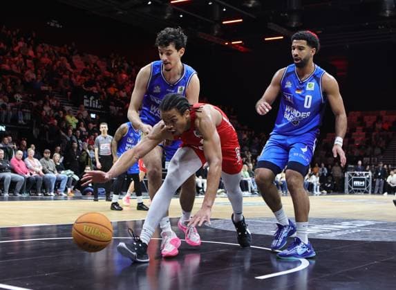 14 02 2026 Basketball Season 2025 2026 2 Bundesliga Pro A 23 Matchday Nuremberg Falcons Basketball Club NBC HAKRO Merlins Crailsheim Sportfoto Zink DaMa xdaxmax Nico Santana Mojica 7, Hakro Merlins Crailsheim Evan Derek Taylor 10, Nuremberg Falcons BC NBC Tyreese Blunt 0, Hakro Merlins Crailsheim