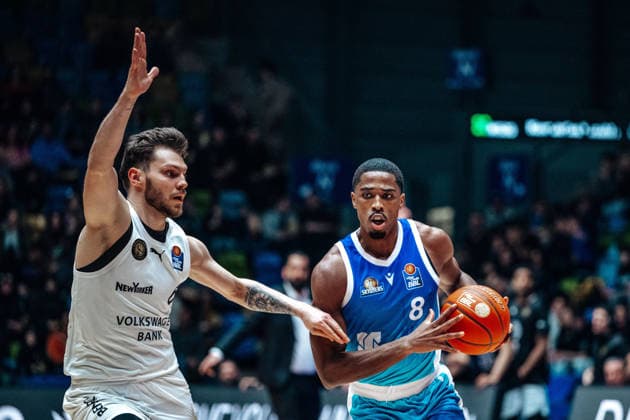 Ferdinand Zylka Basketball Loewen Braunschweig, 06 , William Christmas Skyliners Frankfurt, 08 GER, Skyliners Frankfurt vs Basketball Loewen Braunschweig, Basketball, easycredit BBL, Bundesliga, Matchday 20, Season 2025 2026 14 02 2026 Eibner Pressefoto Attila Ziga GER, Skyliners Frankfurt vs Basketball Loewen Braunschweig, Basketball, easycredit BBL, Bundesliga, Matchday 20, Season 2025 2026 14 02 2026 Frankfurt am Main Copyright: xEibner-Pressefotox EP_AZA