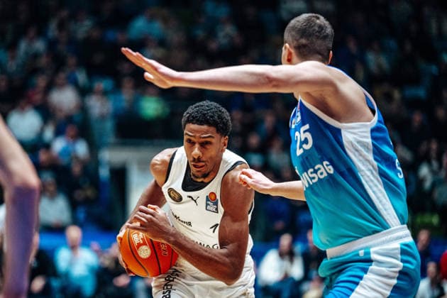 David NÂ Guessan Basketball Loewen Braunschweig, 01 , Jacob Knauf Skyliners Frankfurt, 25 GER, Skyliners Frankfurt vs Basketball Loewen Braunschweig, Basketball, easycredit BBL, Bundesliga, Matchday 20, Season 2025 2026 14 02 2026 Eibner Pressefoto Attila Ziga GER, Skyliners Frankfurt vs Basketball Loewen Braunschweig, Basketball, easycredit BBL, Bundesliga, Matchday 20, Season 2025 2026 14 02 2026 Frankfurt am Main Copyright: xEibner-Pressefotox EP_AZA