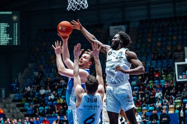 Till Pape Skyliners Frankfurt, 19 , Simmi Shittu Basketball Loewen Braunschweig, 45 GER, Skyliners Frankfurt vs Basketball Loewen Braunschweig, Basketball, easycredit BBL, Bundesliga, Matchday 20, Season 2025 2026 14 02 2026 Eibner Pressefoto Attila Ziga GER, Skyliners Frankfurt vs Basketball Loewen Braunschweig, Basketball, easycredit BBL, Bundesliga, Matchday 20, Season 2025 2026 14 02 2026 Frankfurt am Main Copyright: xEibner-Pressefotox EP_AZA