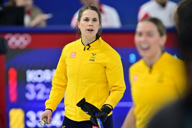 CORTINA, ITALIEN 20260214 Skipper Anna Hasselborg i lag Hasselborg under damernas gruppspelsmatch, omgang 5, mellan Italien och Sverige i OS-curlingen i Cortina. *** Bilden ingar i SPORTPAKET. För övriga BETALBILD ** CORTINA ITALIEN x10030x *** CORTINA, ITALY 20260214 Skipper Anna Hasselborg in the Hasselborg team during the womens group stage match, round 5, between Italy and Sweden in the Olympic curling in Cortina The picture is in the SPORT PACKAGE For others PAY PICTURE CORTINA ITALY x10030x  Copyright: xJonasxEkströmer TTx OS 2026 CURLING DAMER ITALIEN-SVERIGE