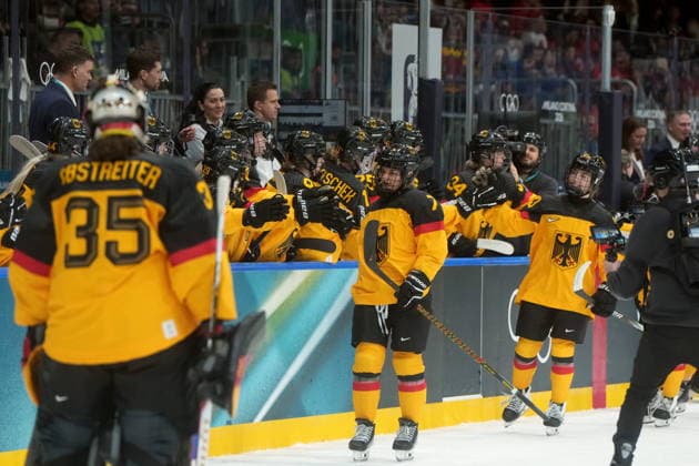 February 14, 2026, Milan, ITALY: Germany s Franziska Feldmeier (7) celebrates her goal, her side s first ever goal against Canada, during the third period of a women s hockey quarterfinal game at the 2026 Winter Olympics, in Milan, Saturday, Feb. 14, 2026. Canada News - February 14, 2026  - ZUMAc35_ 20260214_zaf_c35_072 Copyright: xDarrylxDyckx