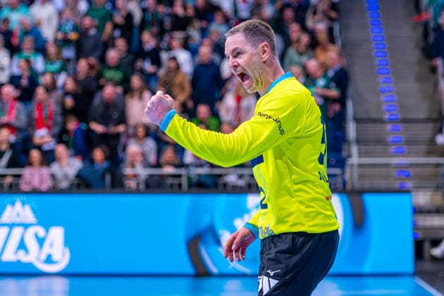 Andreas Palicka HSG Wetzlar, No. 52 v l , TSV Hannover Burgdorf green against HSG Wetzlar white on matchday 21 of the 2025 2026 season in the DAIKIN Handball Bundesliga 14 02 2026, ZAG Arena Hannover, GER , Copyright: xJanxGuentherx xTSVxHannover-Burgdorfx