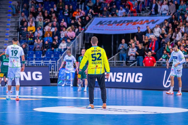 Andreas Palicka HSG Wetzlar, No. 52 v l , TSV Hannover Burgdorf green against HSG Wetzlar white on matchday 21 of the 2025 2026 season in the DAIKIN Handball Bundesliga 14 02 2026, ZAG Arena Hannover, GER , Copyright: xJanxGuentherx xTSVxHannover-Burgdorfx