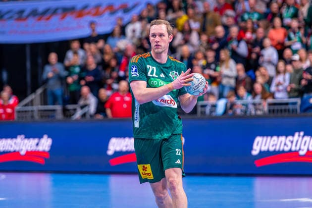 Marian Michalczik TSV Hannover Burgdorf, No. 22 v l , TSV Hannover Burgdorf green against HSG Wetzlar white on matchday 21 of the 2025 2026 season in the DAIKIN Handball Bundesliga 14 02 2026, ZAG Arena Hannover, GER , Copyright: xJanxGuentherx xTSVxHannover-Burgdorfx