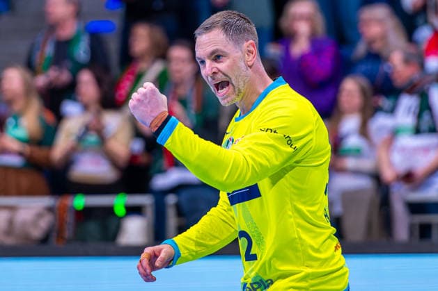 Andreas Palicka HSG Wetzlar, No. 52 v l , TSV Hannover Burgdorf green against HSG Wetzlar white on matchday 21 of the 2025 2026 season in the DAIKIN Handball Bundesliga 14 02 2026, ZAG Arena Hannover, GER , Copyright: xJanxGuentherx xTSVxHannover-Burgdorfx