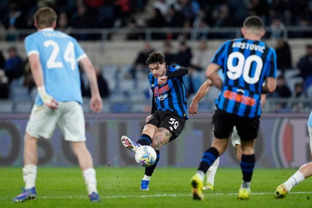 Nicola Zalewski (Atalanta BC) scores his team s second goal, Serie A, SS Lazio v Atalanta BC, Olimpico Stadium, February 14, 2026, Roma, Italy.