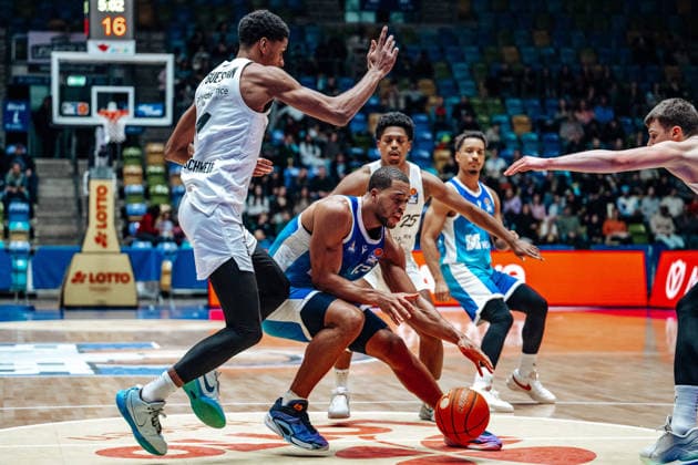 David N Guessan Basketball Loewen Braunschweig, 01 , Jaedon LeDee Skyliners Frankfurt, 13 GER, Skyliners Frankfurt vs Basketball Loewen Braunschweig, Basketball, easycredit BBL, Bundesliga, Matchday 20, Season 2025 2026 14 02 2026 Eibner Pressefoto Attila Ziga GER, Skyliners Frankfurt vs Basketball Loewen Braunschweig, Basketball, easycredit BBL, Bundesliga, Matchday 20, Season 2025 2026 14 02 2026 Frankfurt am Main Copyright: xEibner-Pressefotox EP_AZA