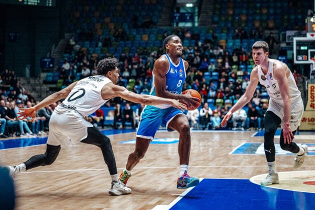 Adrian Worthy Basketball Loewen Braunschweig, 0 , William Christmas Skyliners Frankfurt, 08 GER, Skyliners Frankfurt vs Basketball Loewen Braunschweig, Basketball, easycredit BBL, Bundesliga, Matchday 20, Season 2025 2026 14 02 2026 Eibner Pressefoto Attila Ziga GER, Skyliners Frankfurt vs Basketball Loewen Braunschweig, Basketball, easycredit BBL, Bundesliga, Matchday 20, Season 2025 2026 14 02 2026 Frankfurt am Main Copyright: xEibner-Pressefotox EP_AZA