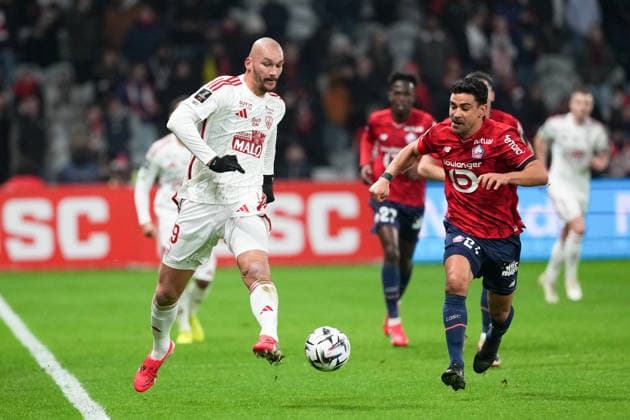 Lille OSC v Stade Brestois 29 - Ligue 1 McDonald s 2025 2026 21 Benjamin ANDRE (losc) - 19 Ludovic AJORQUE (sb29) during the Ligue 1 McDonald s match between Lille and Brest at Stade Pierre Mauroy on February 14, 2026 in Lille, France. Lille France  Copyright: xFEPx 776348290