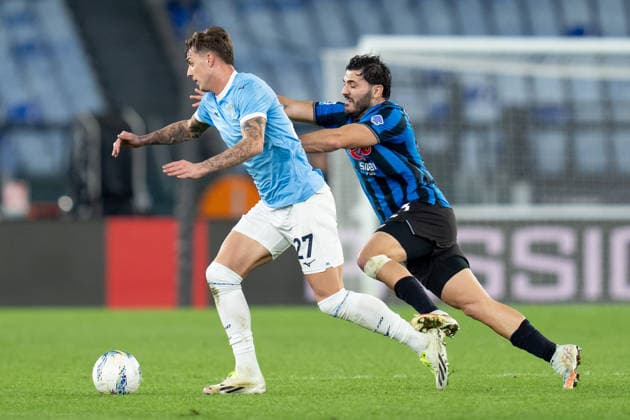 SS Lazio v Atalanta BC - Serie A Enilive Daniel Maldini of SS Lazio and Sead Kolasinac of Atalanta BC compete for the ball during the serie Serie A Enilive match between SS Lazio and Atalanta BC at Olimpico on February 14, 2026 in Rome, Italy Rome Stadio Olimpico Lazio Italy Copyright: xGiuseppexMaffiax 260214_SerieA_Lazio-Atalanta_GM_09819