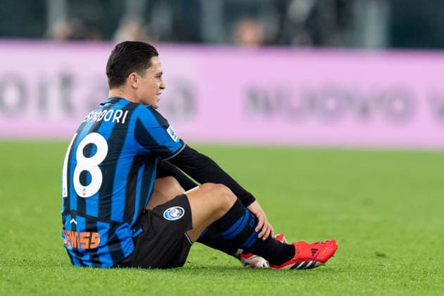 SS Lazio v Atalanta BC - Serie A Enilive Giacomo Raspadori of Atalanta BC lies injured on the pitch during the serie Serie A Enilive match between SS Lazio and Atalanta BC at Olimpico on February 14, 2026 in Rome, Italy Rome Stadio Olimpico Lazio Italy Copyright: xGiuseppexMaffiax 260214_SerieA_Lazio-Atalanta_GM_00780